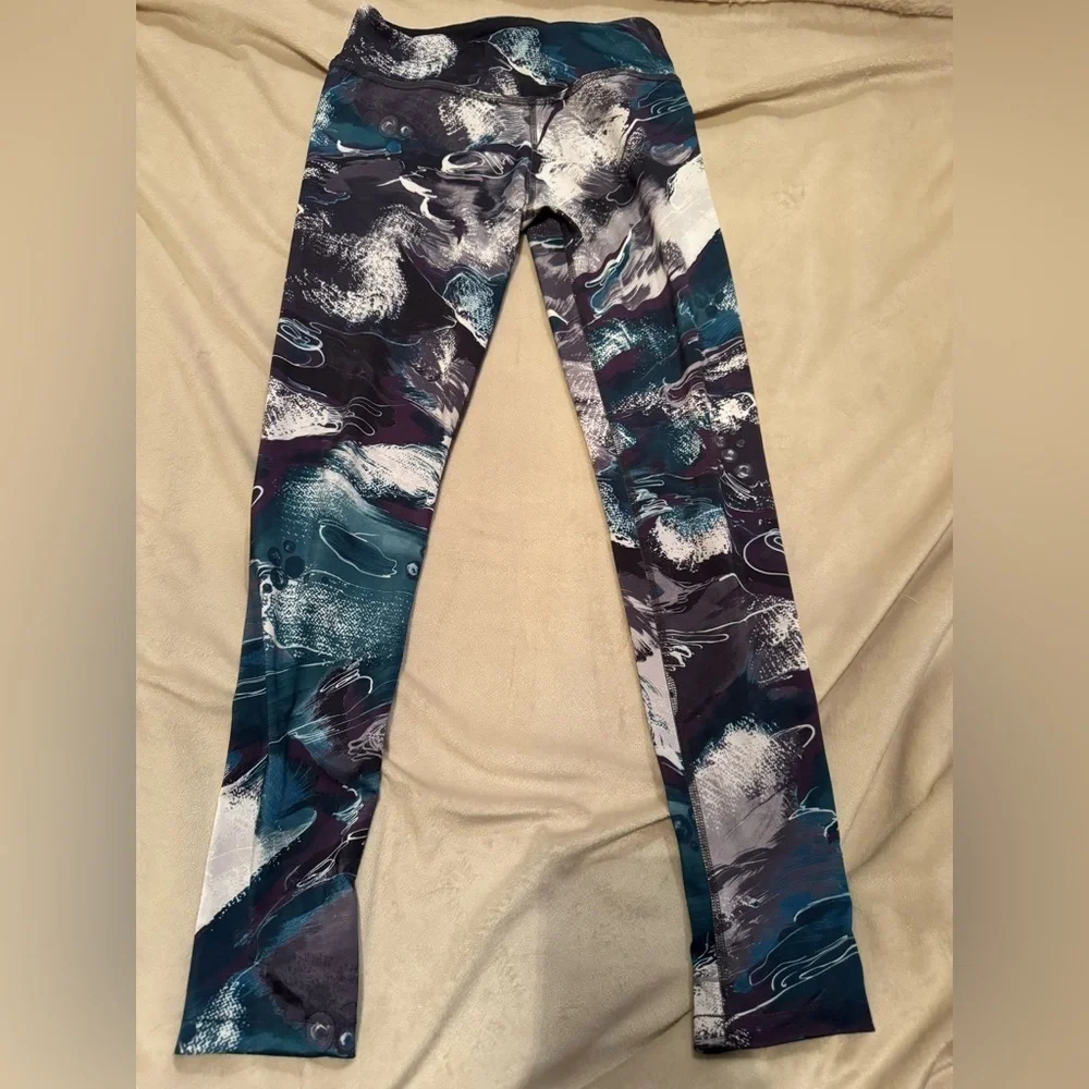 Beyond Yoga Black and White Leggings